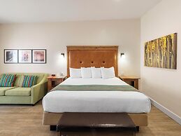 Bluff Dwellings Resort