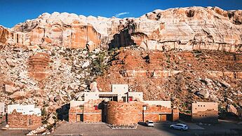 Bluff Dwellings Resort