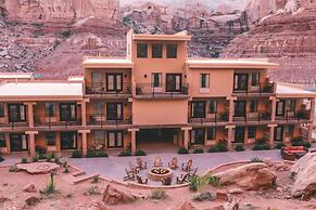 Bluff Dwellings Resort