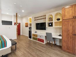 Bluff Dwellings Resort