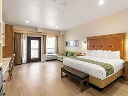 Bluff Dwellings Resort