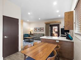 Bluff Dwellings Resort