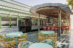 Lafayette Hotel & Club