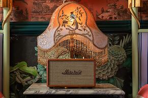 Lafayette Hotel & Club