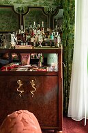 Lafayette Hotel & Club