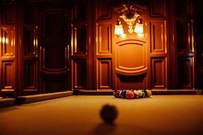 Lafayette Hotel & Club