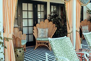 Lafayette Hotel & Club