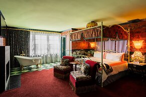 Lafayette Hotel & Club