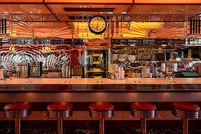 Lafayette Hotel & Club