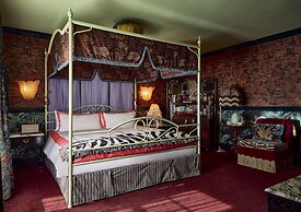 Lafayette Hotel & Club