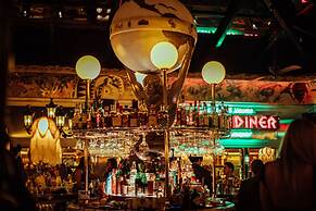 Lafayette Hotel & Club