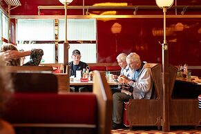 Lafayette Hotel & Club