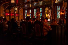 Lafayette Hotel & Club