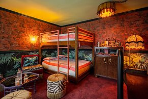 Lafayette Hotel & Club