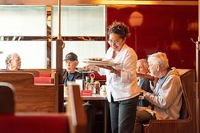 Lafayette Hotel & Club