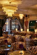 Lafayette Hotel & Club