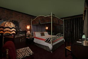 Lafayette Hotel & Club