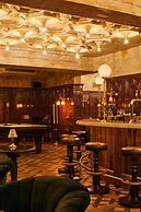 Lafayette Hotel & Club