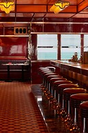 Lafayette Hotel & Club