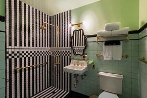 Lafayette Hotel & Club