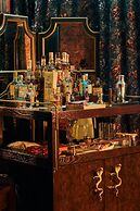 Lafayette Hotel & Club