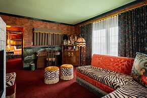 Lafayette Hotel & Club