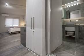 Homelike Studios in the Heart of the City by GHH