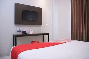 Super OYO 1006 Azzahra Guest House Syariah