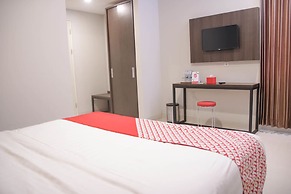 Super OYO 1006 Azzahra Guest House Syariah