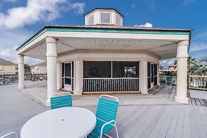 Sandy Toes 4 Bedroom Home by RedAwning