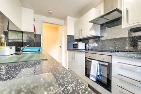 Grassmarket Apartment with Castle View