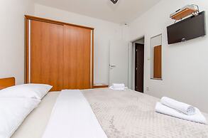 Apartments and Rooms Mare