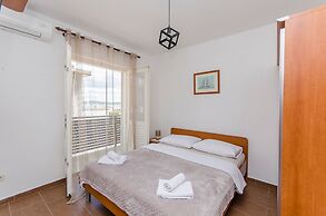 Apartments and Rooms Mare