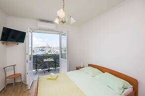 Apartments and Rooms Mare