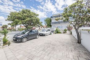 Apartments and Rooms Mare