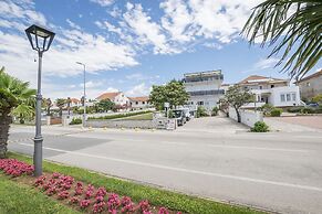 Apartments and Rooms Mare