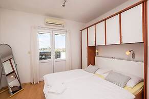 Apartments and Rooms Mare