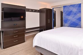 Holiday Inn Express & Suites Olathe West by IHG