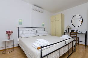 Apartments and Rooms LEA