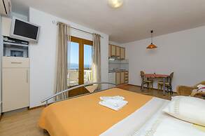 Apartments and Rooms LEA