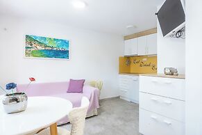 Apartments and Rooms LEA