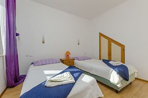 Apartments and Rooms LEA