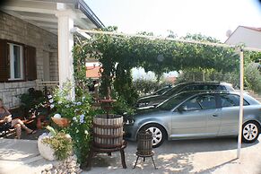 Apartments and Rooms LEA