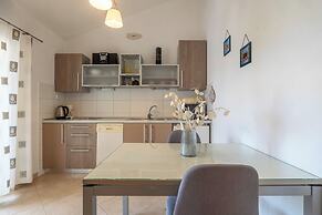 Apartments and Rooms LEA