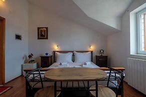 Apartments and Rooms LEA