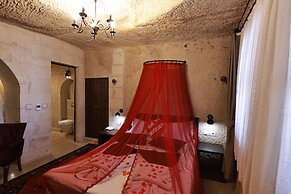 Tafana Cave & Stone Lodge