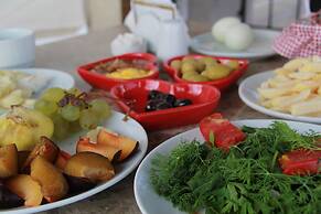 Tafana Cave & Stone Lodge