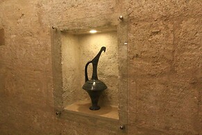 Tafana Cave & Stone Lodge