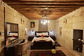 Tafana Cave & Stone Lodge