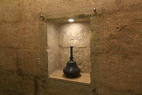 Tafana Cave & Stone Lodge